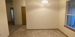 Comfortable 3 Bedroom Home in Hickory Hills Gallery 9