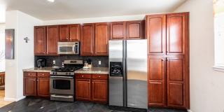 Downtown 3 Bedroom Townhome with 2 Car Garage Gallery 31