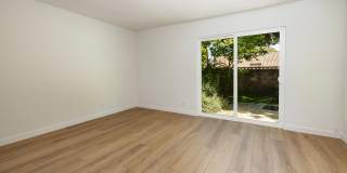 Beautiful 2/2 Condo in Hidden Valley! Gallery 8