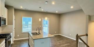 3BR/2.5BA End Unit Townhome Gallery 8