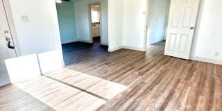 Charming 2 bed 1 bath near tower district Gallery 12