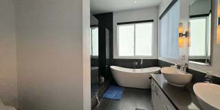 Five Bedroom/Four Bathroom Luxury House in Koreatown Gallery 14