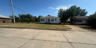 Nice 2 bed, 1 bath, 1 car detached garage Gallery 1
