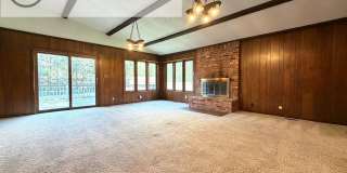 3 Bed 1.5 Bath House in Convenient Location Gallery 7