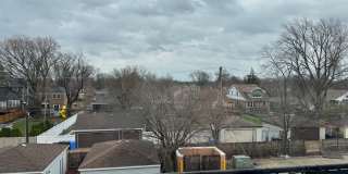 Luxurious, Galewood Penthouse Condo 3BR/2BA Gallery 7