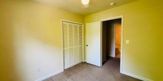 4 Bedroom, 2.5 Bath Townhouse Gallery 14
