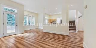 Spacious & Inviting Home in the Heart of Milwaukie! Spacious & Inviting Home in the Heart of Milwaukie! Gallery 6