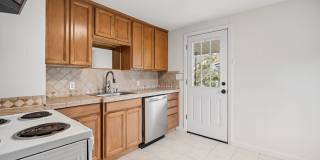 Comfortable Living in a Convenient Location – Charming 3BR 1BA Home at 2403 W Everett Gallery 10