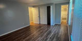 Room in 6 Bedroom Home at Flint Glenn Ln Gallery 3