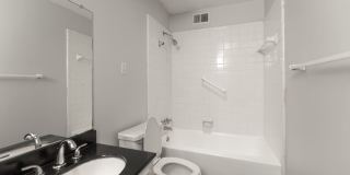Colonial Apartments Gallery 25