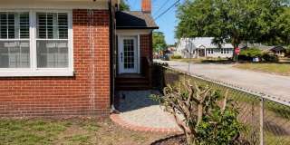 3/2 Duplex Conveniently Situated in an Established Neighborhood! Gallery 44