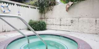 8400 De Longpre Avenue Gallery 38