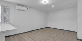 2402 N Kansas Street Gallery 16