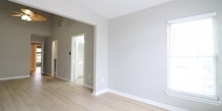 43673 SCARLET Square Gallery 17