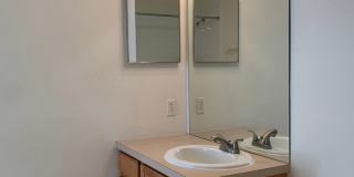 "Move In Special" $250 OFF First Month's Rent - Lovely 3 Bedroom 2 Bath Condo Gallery 18