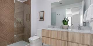 Modern 2BR/2BA with High Ceilings, W&D, Roommate-Friendly Floorplan Gallery 12