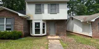 Spacious Auburn Townhome in Prime Location Gallery 1