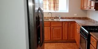 Cozy 3 bedroom 1.5 Bathroom Townhouse! Hardwood Throughout! Parking Included In Rent! Available for a June Move In! Gallery 7