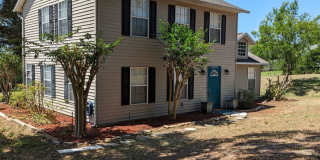 Farm House on Acreage for Rent Gallery 1
