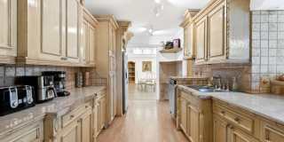 2400 Delmar Place Gallery 15
