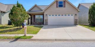 Beautiful 3BR/2BA Home with Fenced Yard & Community Pool! Gallery 1