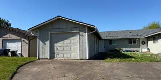 Updated 3 bedroom 1.5 bath duplex! Gallery 1