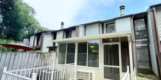 Beautiful 3-Bedroom Townhome Gallery 16