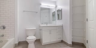 1800 Oak Apartments Gallery 90