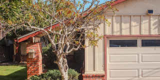 Beautiful 3-Bedroom Mid-Century Ranch in Oakland - Expansive Garden & Modern Updates Beautiful 3-Bedroom Mid-Century Ranch in Oakland - Expansive Garden & Modern Updates Gallery 1