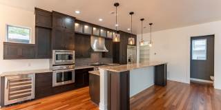 Gorgeous 4 bedroom, 5 bathroom House in Bouldin Creek! Gallery 14