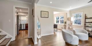 542 Nagle Street Gallery 3