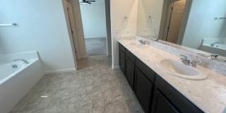 Stunning 3 bedroom, 3 bathroom home located in Visalia, CA. Gallery 22