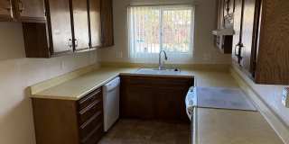 2-Bed with Garage! Gallery 1