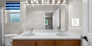 3 Bedroom + Office in Central Point! Gallery 19