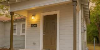 930 Poinsettia Gallery 1