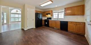 Wonderful 3 Bedroom, 2 Bath home, with 2 Car Garage, Huge Fenced-in yard, and Pet Friendly! Wonderful 3 Bedroom, 2 Bath home, with 2 Car Garage, Huge Fenced-in yard, and Pet Friendly! Gallery 7