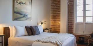 DH Holmes Gallery 31