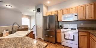 CHARMING FURNISHED 3BD/2BA CONDO W/ 2-CAR GARAGE! NEW FLOORING! Gallery 7