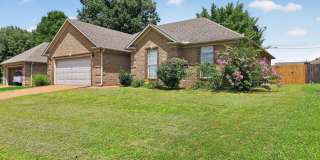 Charming 3BR House in Jackson, TN Gallery 1