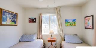 Charming 2BR House in Oroville Gallery 1