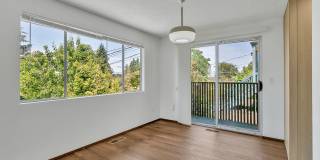 Fully Renovated 3BD Upper Duplex with Garage & Garden in West Seattle Gallery 9