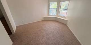 Elegant 4 Bedroom Home in The Lakes Gallery 7