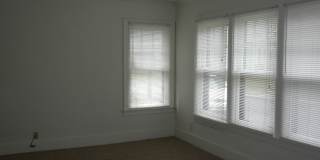 2 Bedroom Home-Downtown Gallery 4