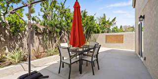 6BD/4BA One Story Single Family House next to UCI Gallery 25