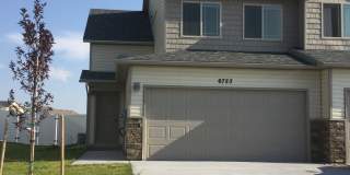 3 BEDROOM, 2.5 BATHROOM SADDLE RIDGE TWINHOME Gallery 1