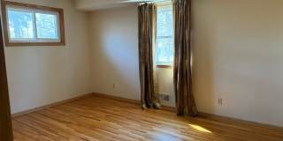 Comfortable, Updated Home in the Heart of Roseville. Avail NOW. *In-Unit Laundry* Gallery 9