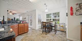 LARGE 4 BEDROOM HOME NEAR MILITARY BASE AND BAY Gallery 11
