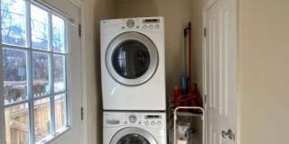 Stylish 2 Bedroom with Spa Bath, Hardwood Floors and Parking Gallery 24