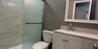Renovated 2/2 Villa with Fenced in Backyard Gallery 10