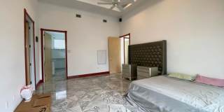 Spacious 3/2 with In-Law Suite Gallery 16